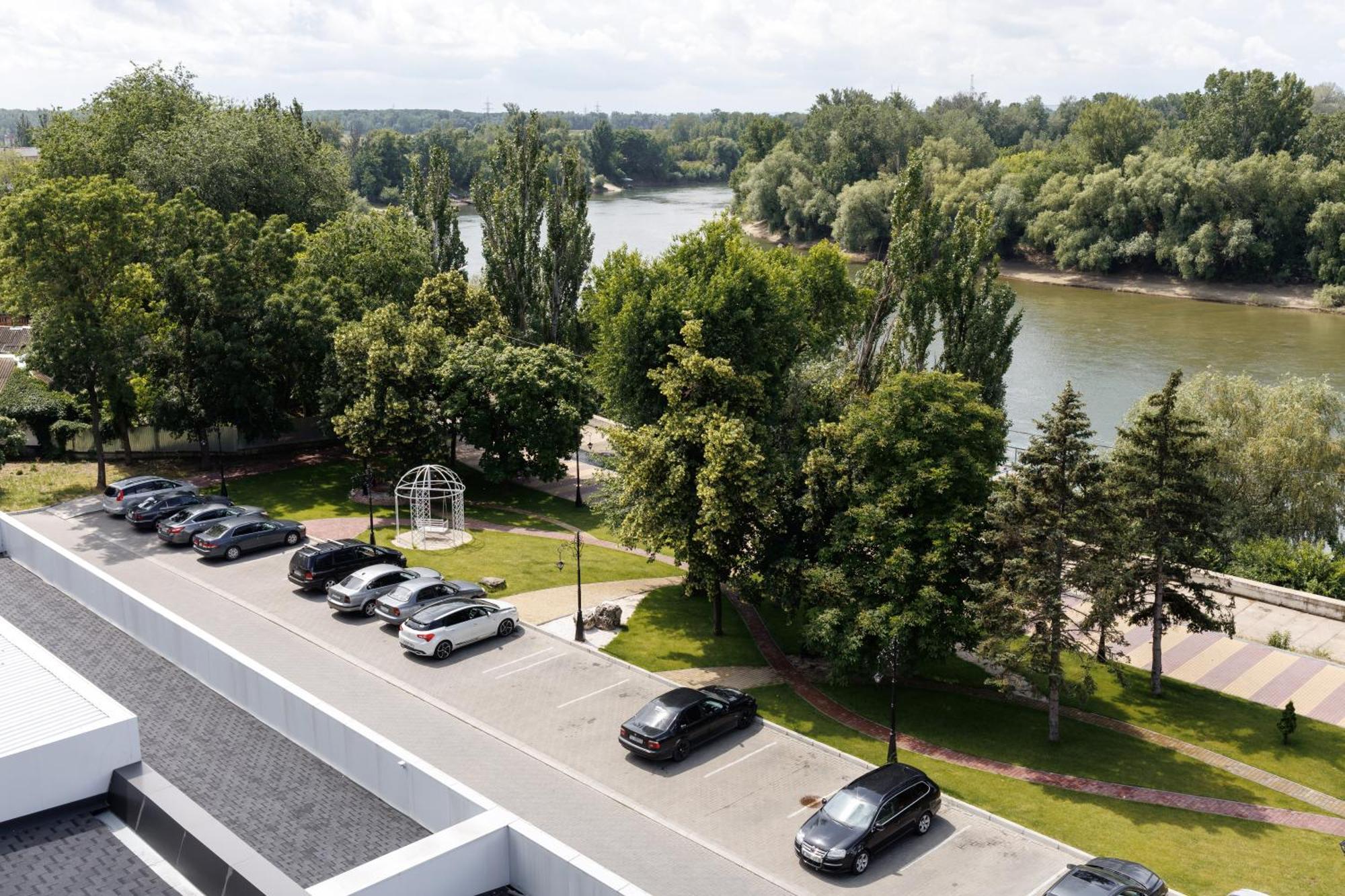 Park Hotel Tiraspol Exterior foto